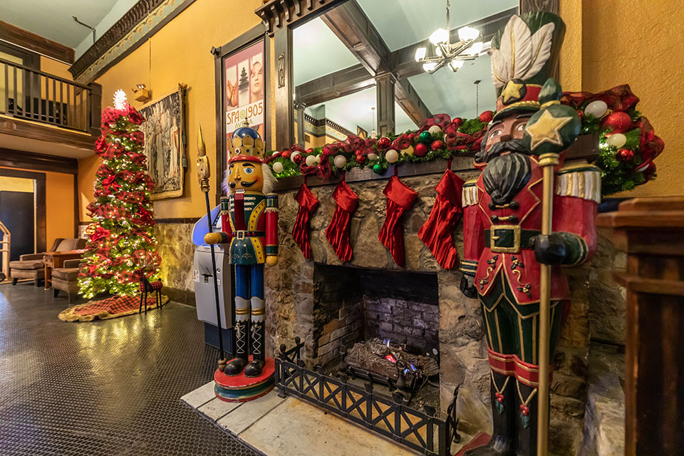 Christmas Season in Eureka Springs Basin Park Hotel