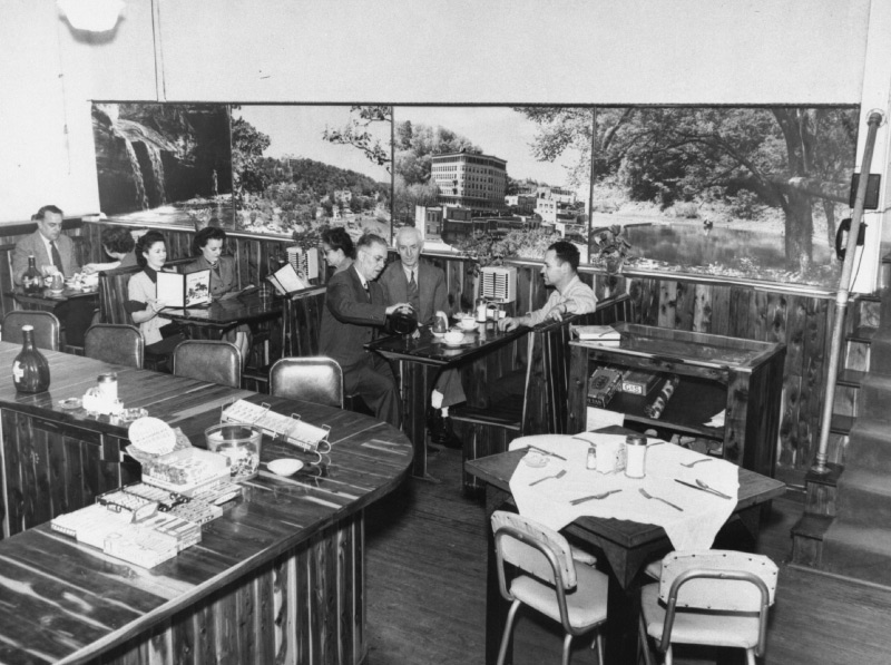 Historic photo of people dining at the Basin Park Hotel