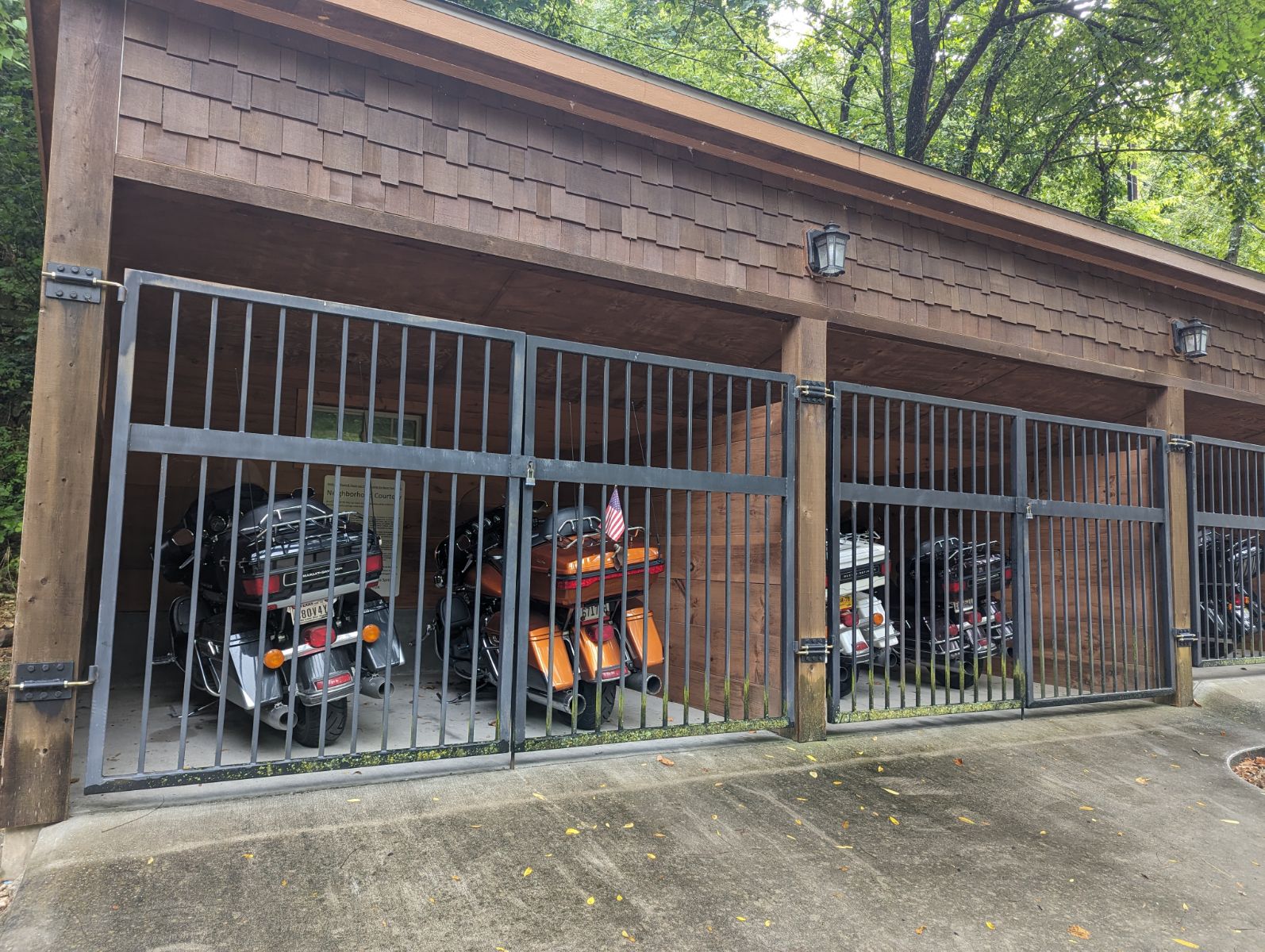 Motorcycle Parking Hotels with motorcycle parking in Eureka Springs