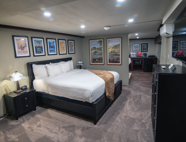 Stay in the Center of Downtown Eureka Springs