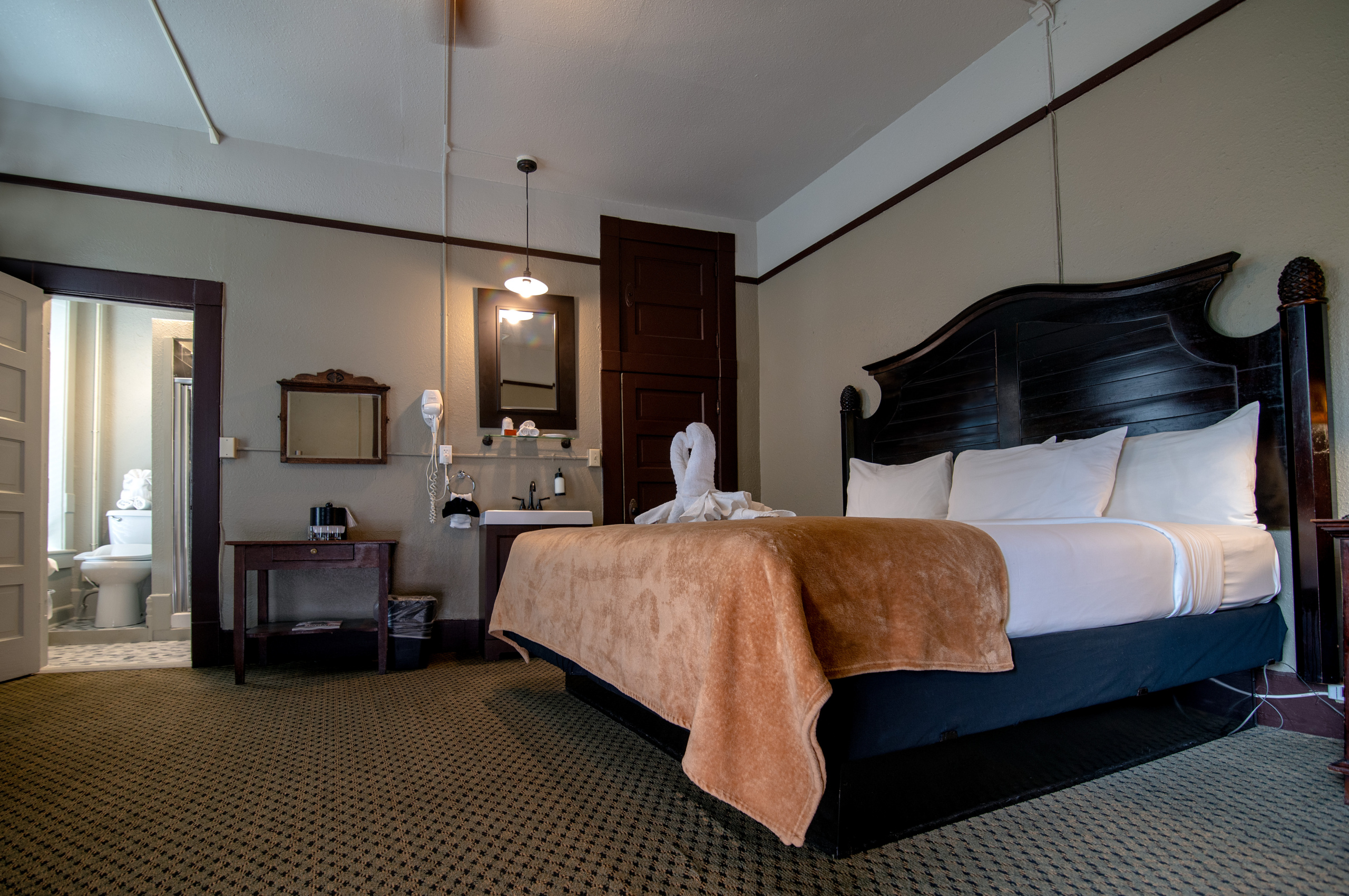 basin park hotel guest room